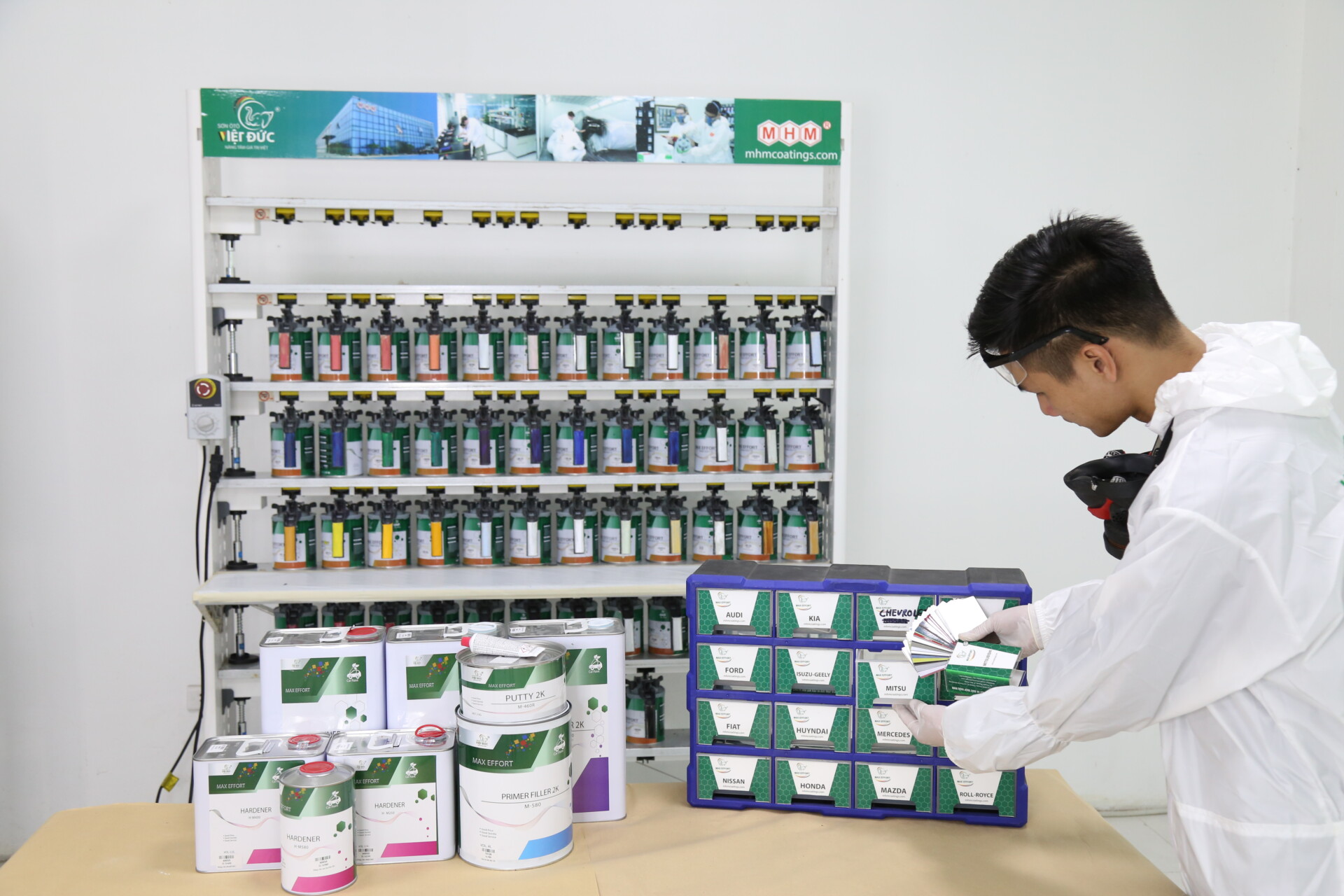 Hướng dẫn bảo quản sơn ô tô đảm bảo an toàn cũng MT Holdings